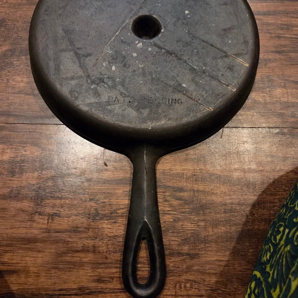 Vintage Cast Iron Cornbread Wedge Skillet 8 Section Pan Pat Pending 9 Inch